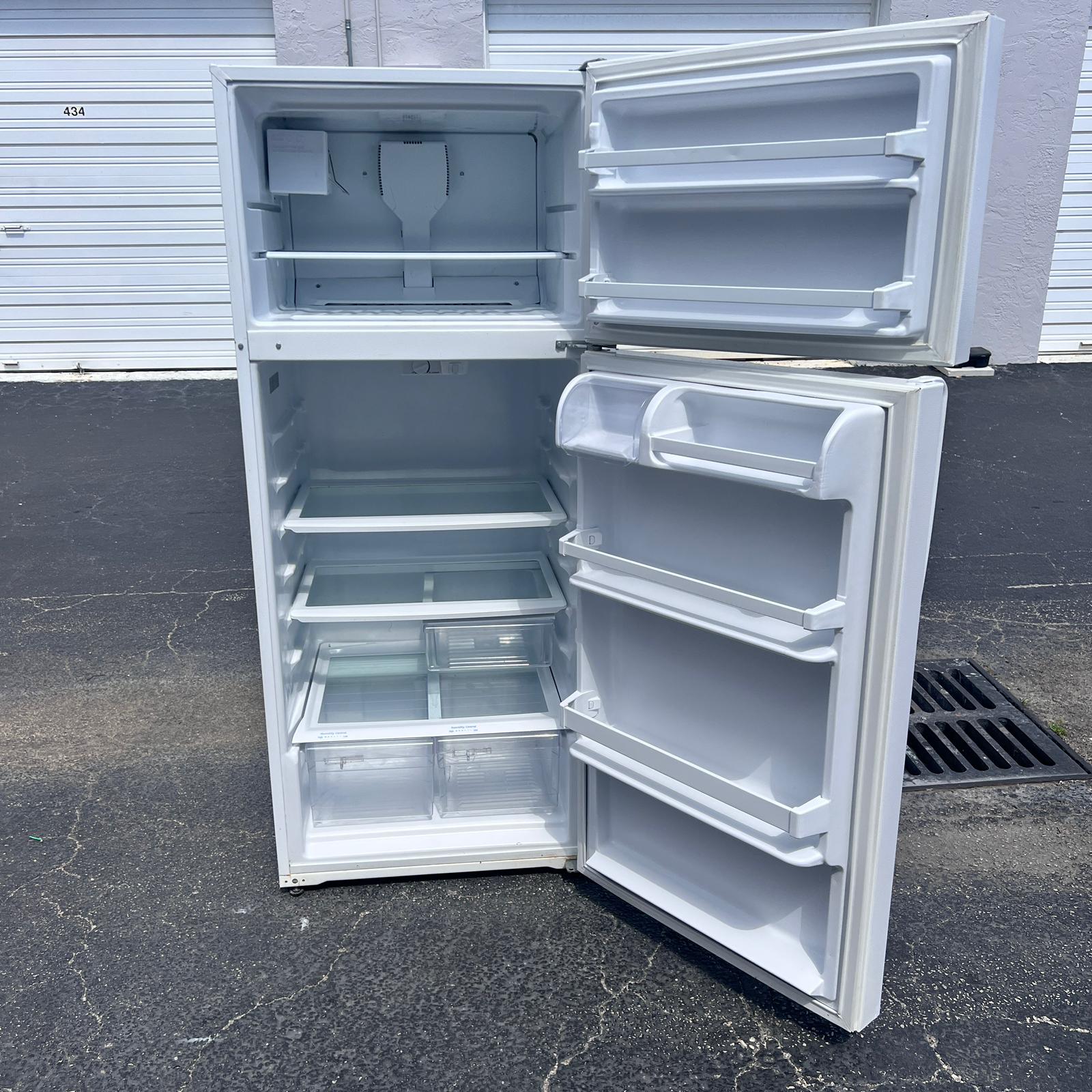 Whirlpool Top and Bottom Refrigerator Whirlpool Top and Bottom Refrigerator